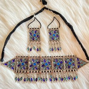 Ambi Choker Set